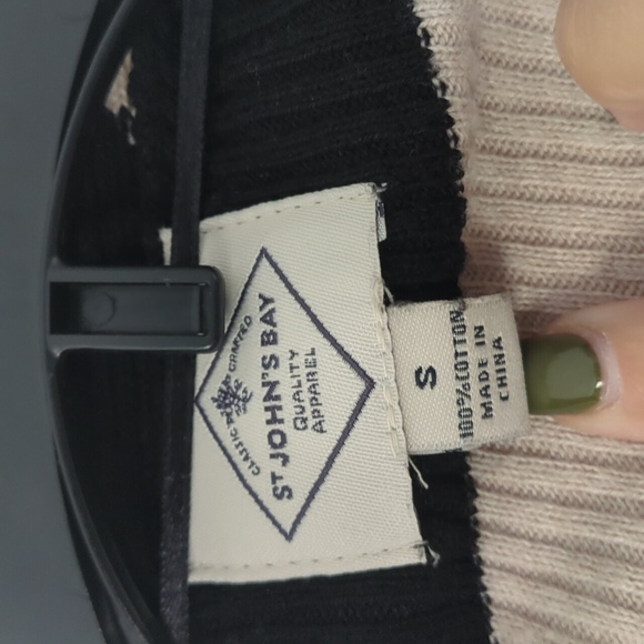 St johns bay woman's sweater - Picture 3 of 4